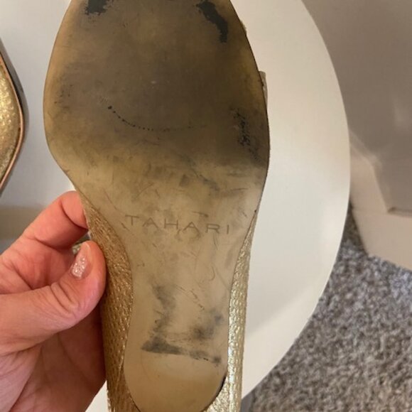 Tahari Gold Peep Toe Criss-Cross Design, 3.75" Snake Skin Pattern, Size 7 - Picture 4 of 4